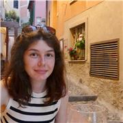 Studentessa universitaria disponibile per aiuto compiti e ripetizioni